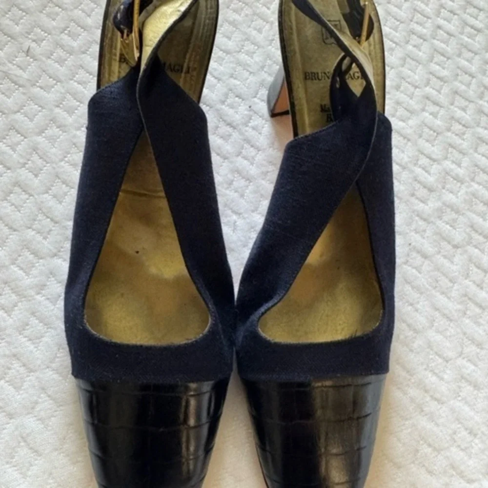 Bruno Magli Women's Navy Heels Size 10.5 B - Picture 1 of 6
